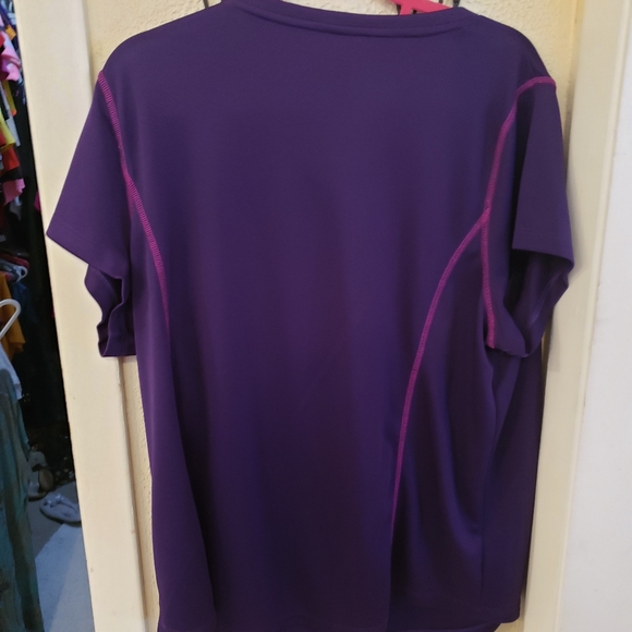 ❤️SOLD!❤️2 workout shirts for 1 price - Picture 2 of 7